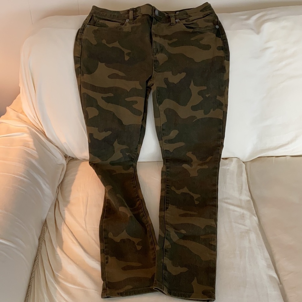 Camo jean by Blank NYC (The Reade Crop Skinny)